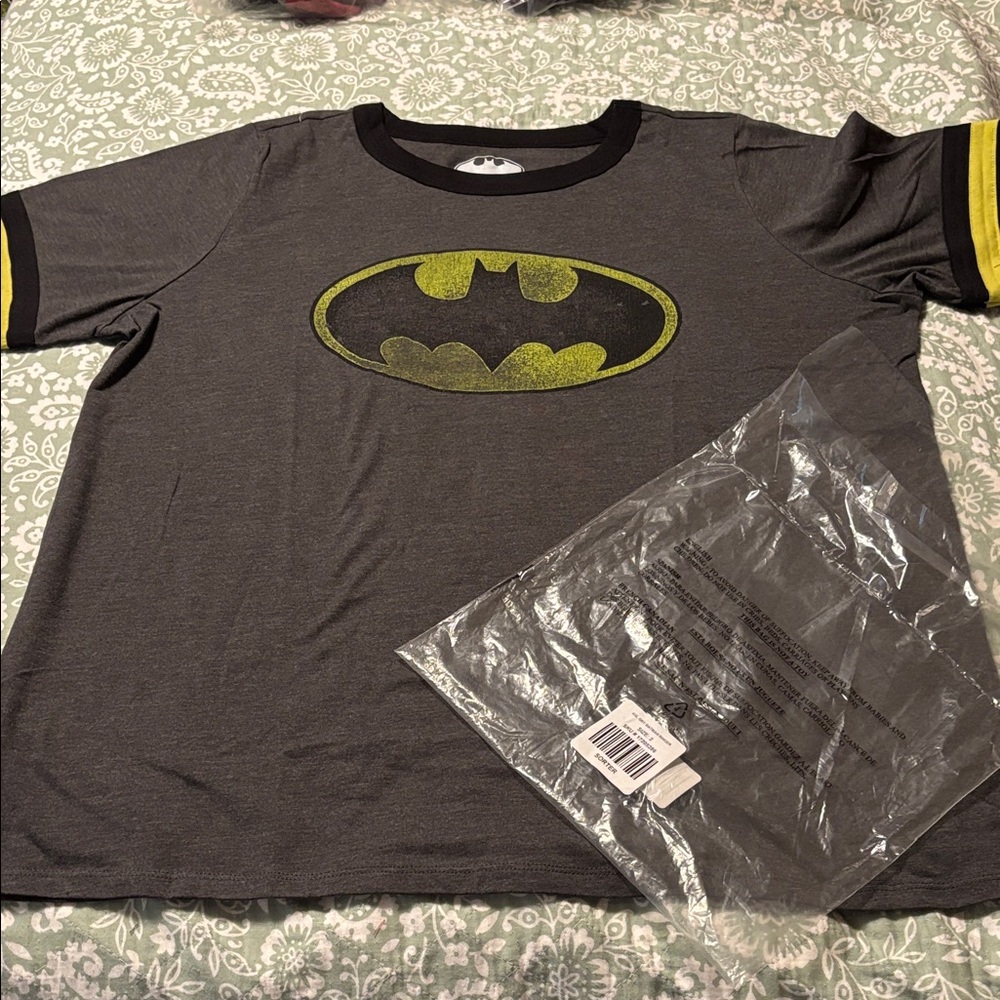 Torrid Batman Gray Ringer Tee Size 2 (18/20) - Picture 2 of 8